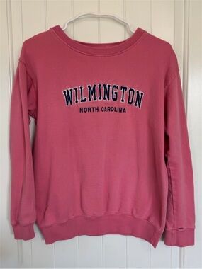 Wilmington NC Pink Crewneck Sweatshirt Women’s Small Cozy Souvenir Pullover